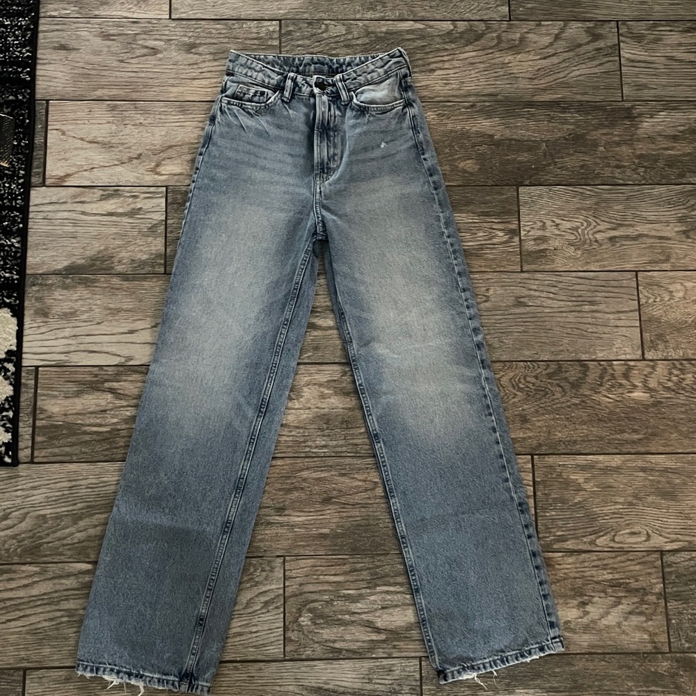 H&M High Waist Wide Leg Light Blue Jeans Size 2 waist 12” leg inseam 30” leg 40”